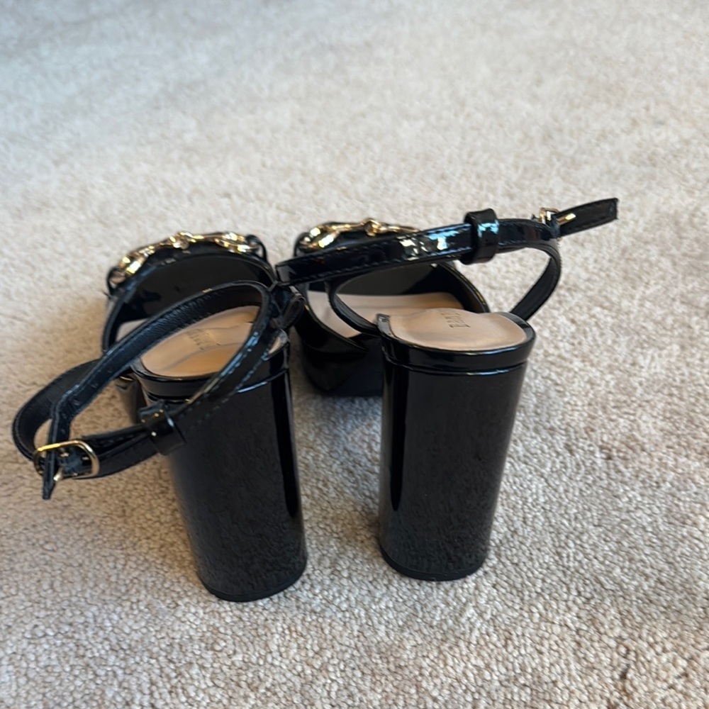 Black block heels with gold buckle - Picture 5 of 7